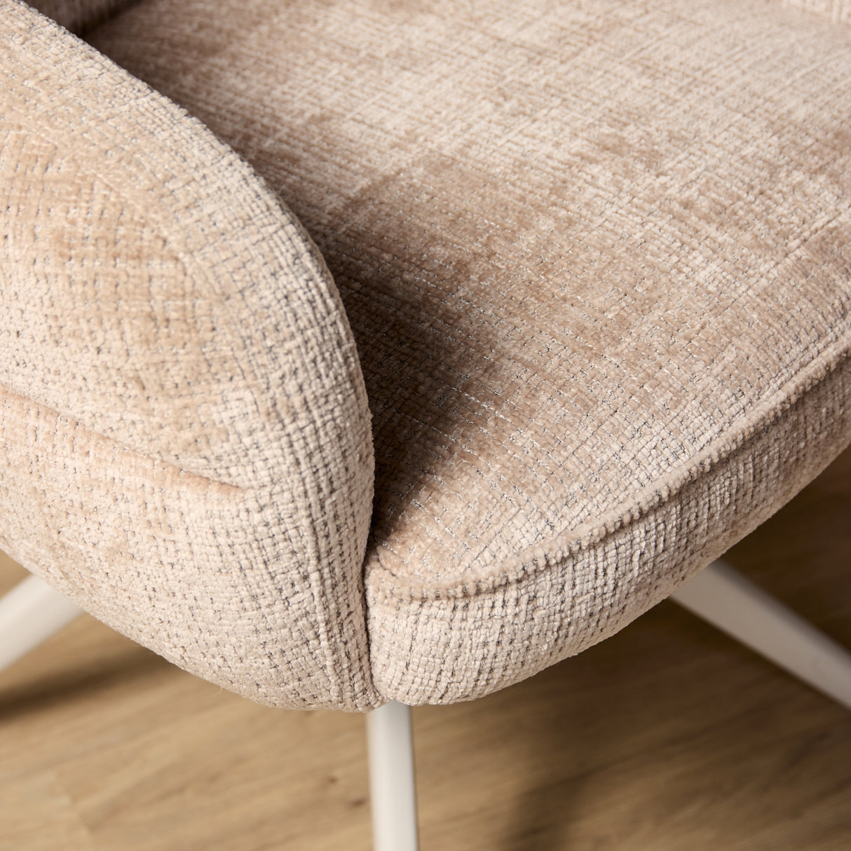 Eetkamerstoel Bella | Beige | Poot Sand | Met armleuning