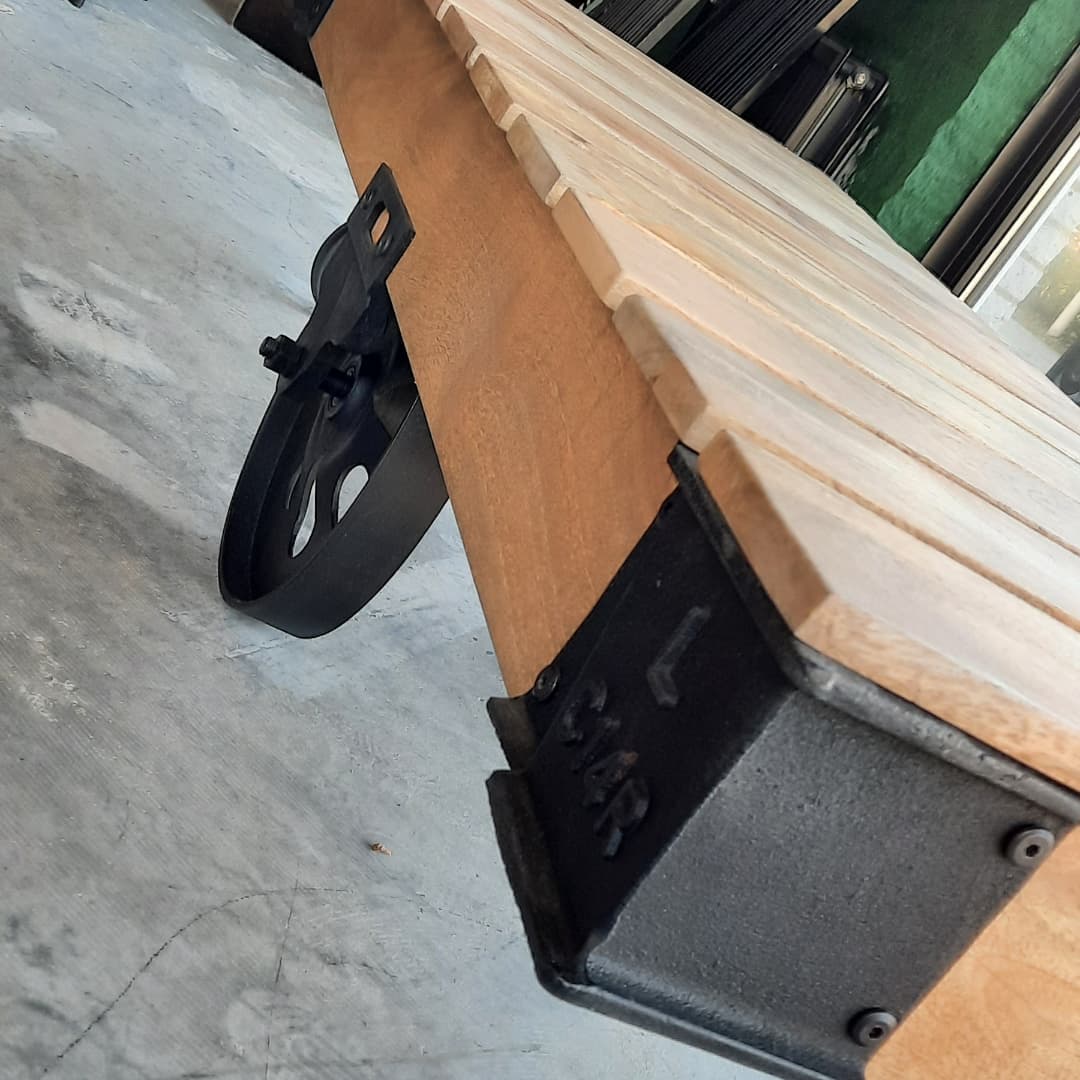 Salontafel op grote wielen