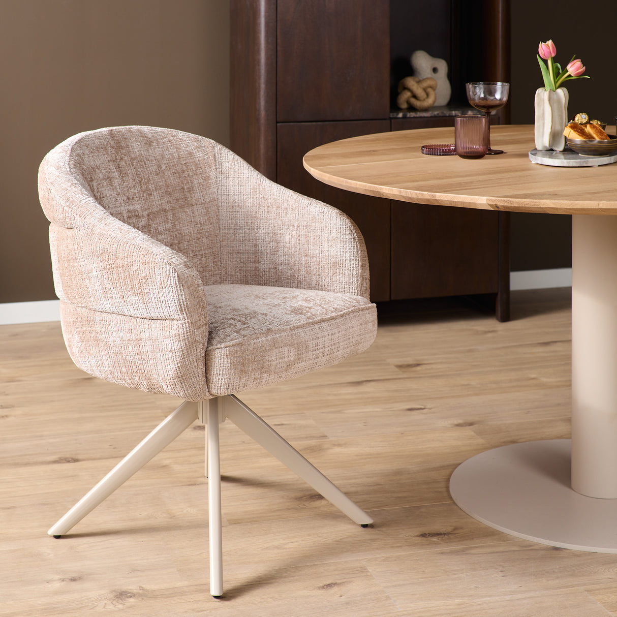 Eetkamerstoel Bella | Beige | Poot Sand | Met armleuning