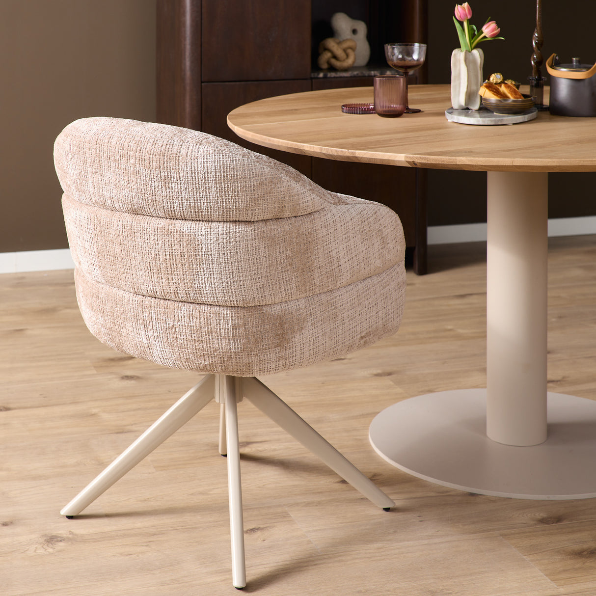 Eetkamerstoel Bella | Beige | Poot Sand | Met armleuning