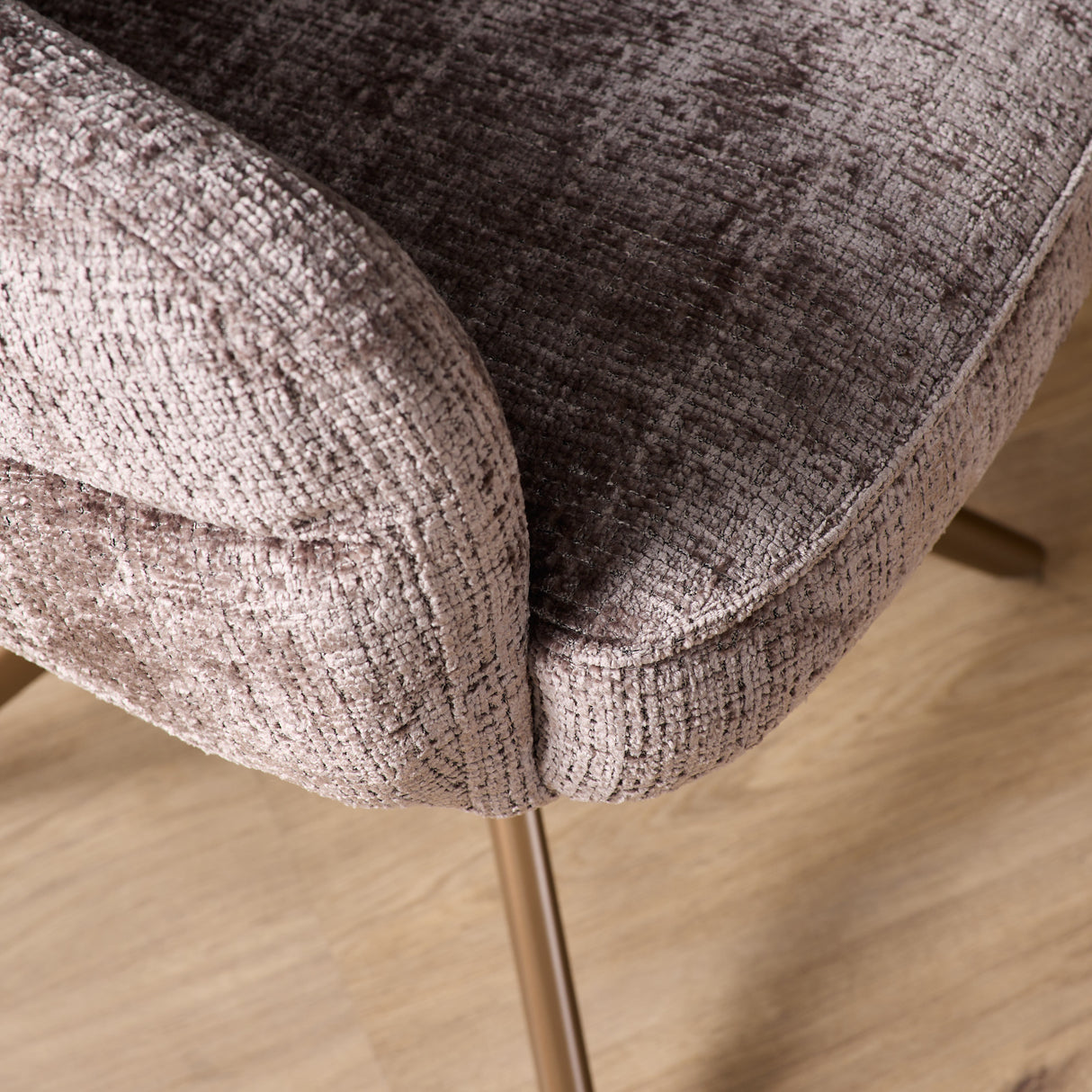 Eetkamerstoel Bella | Clay | Poot Bronze | Met armleuning