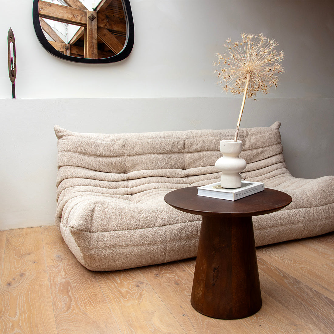 Bullnose mangohouten bijzettafel cone Ø 50 cm