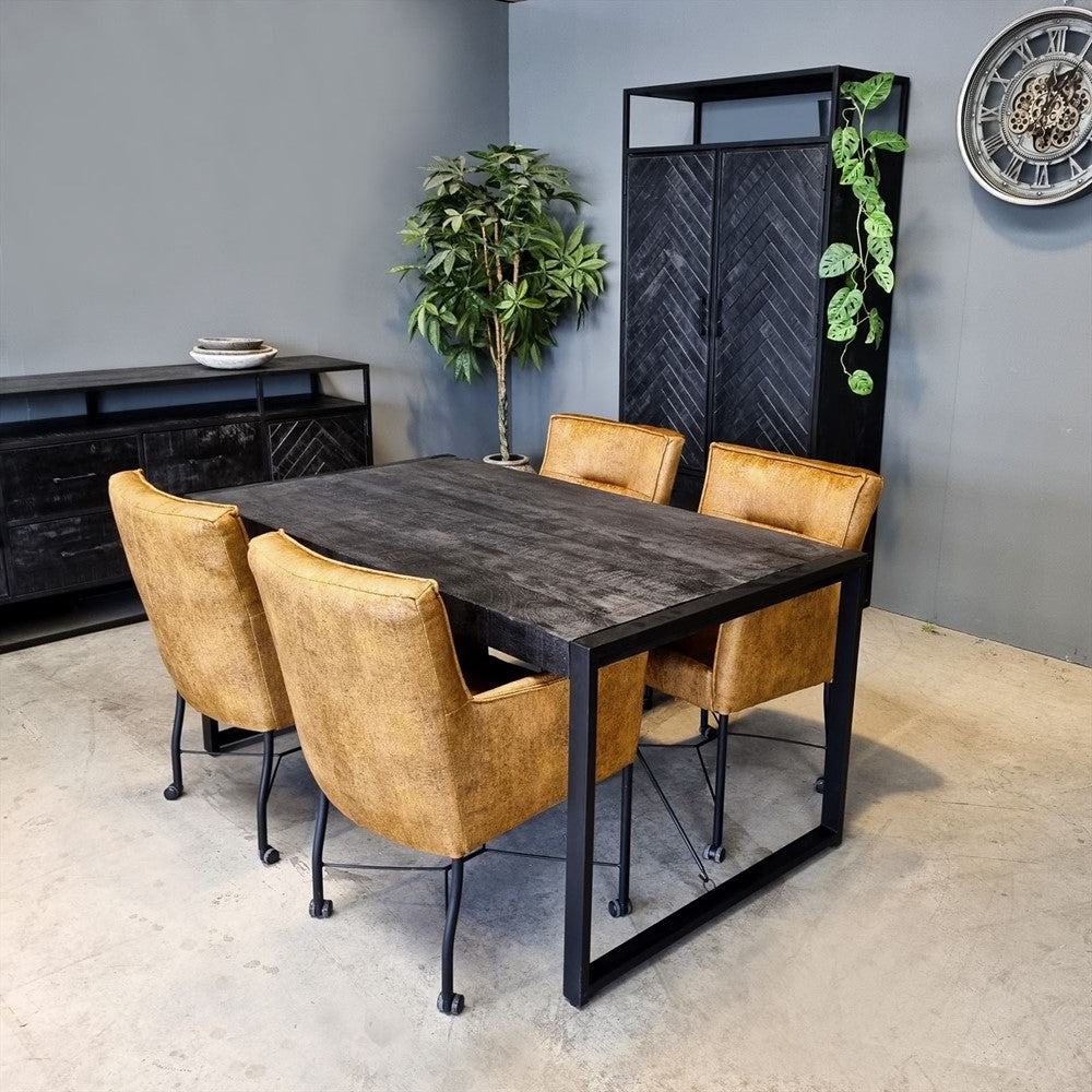 Eettafel Britt Zwart 140