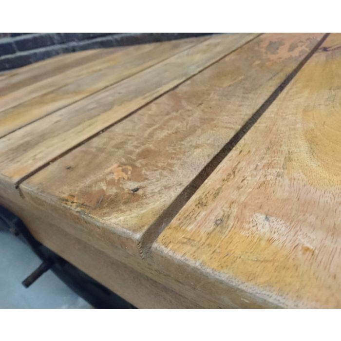 Salontafel op grote wielen